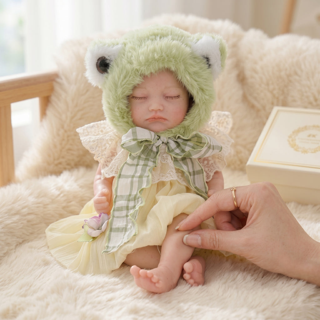 12 Inch Solid Silicone Reborn Baby Doll, 30cm Realistic Newborn Doll, Stretchable Soft Body, Closed Eyes Bald Head Baby Toy